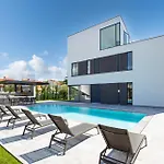 Villa A In For 8 2 Persons With Infinity Pool Only 100 Meters From The Sea *