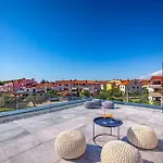 A In For 8 2 Persons With Infinity Pool Only 100 Meters From The Sea Fazana