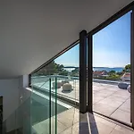 Villa A In For 8 2 Persons With Infinity Pool Only 100 Meters From The Sea Fazana