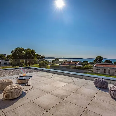 A In For 8 2 Persons With Infinity Pool Only 100 Meters From The Sea *