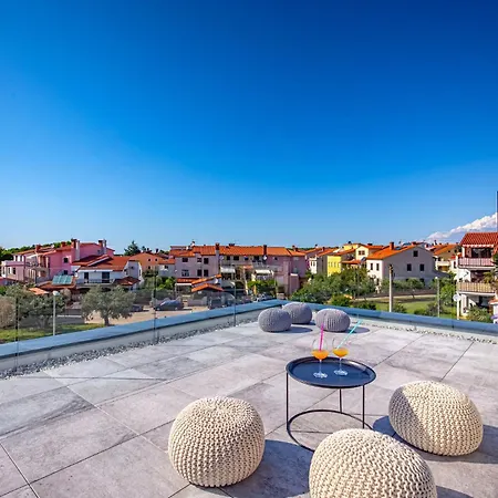 A In For 8 2 Persons With Infinity Pool Only 100 Meters From The Sea Fazana