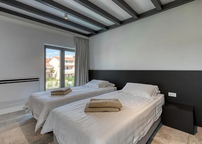 Villa A In For 8 2 Persons With Infinity Pool Only 100 Meters From The Sea Fazana